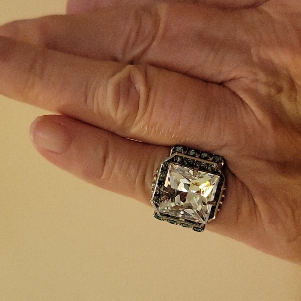 Sorrelli sparkles ring